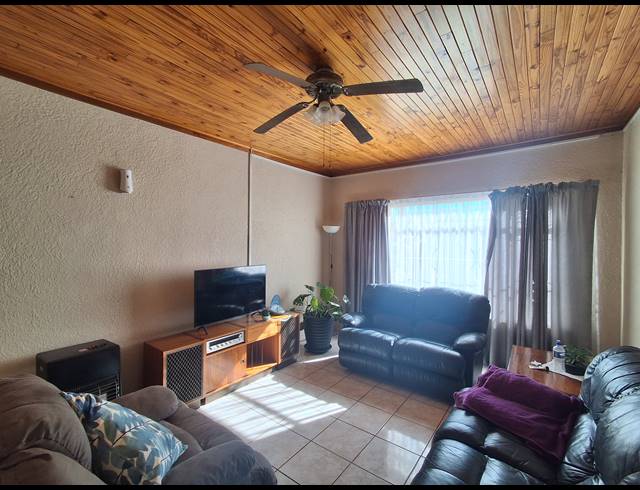 4 BEDROOM FREESTANDING FOR SALE IN STILFONTEIN EXT 4
